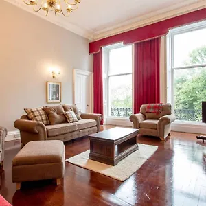 Joivy Spacious 2br Apt In New Town, Prime Location Edinburgh